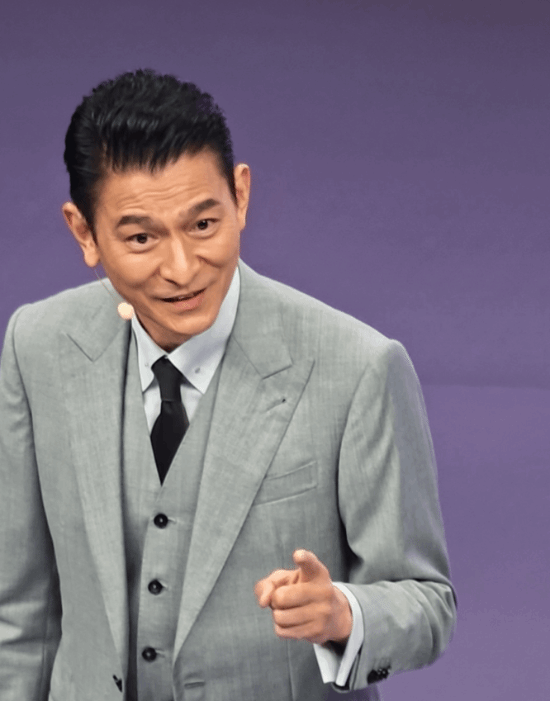 名场面来了！刘德华cos华为手机